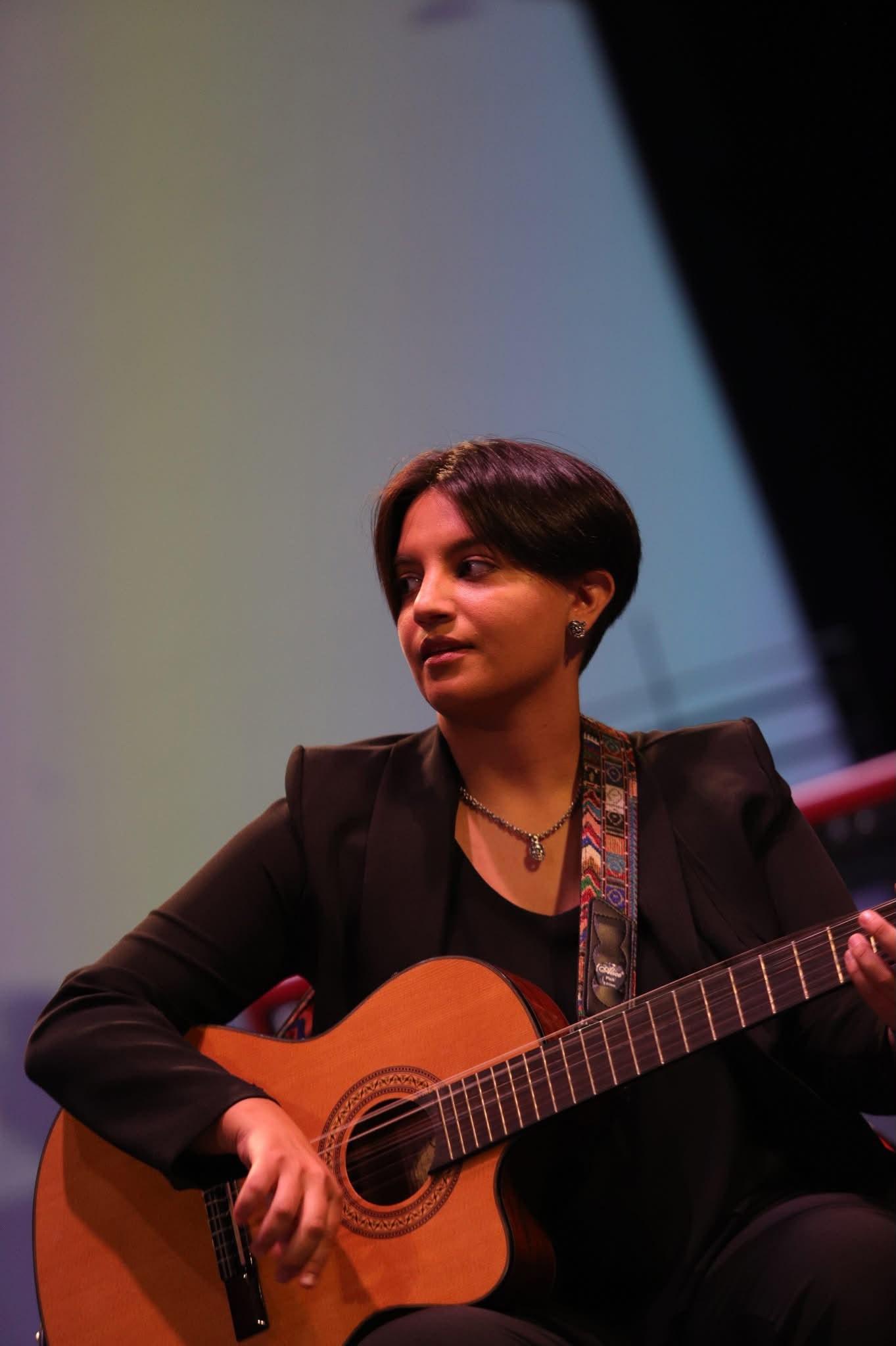 Michela Calarco — Chitarra e lira calabrese
